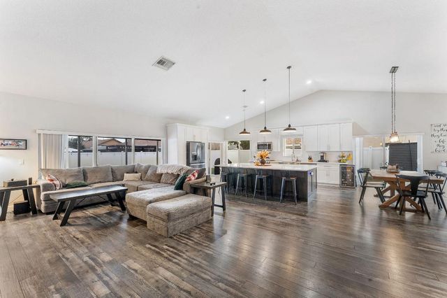 8289 Waccamaw Lane E, Lake Worth, FL 33467