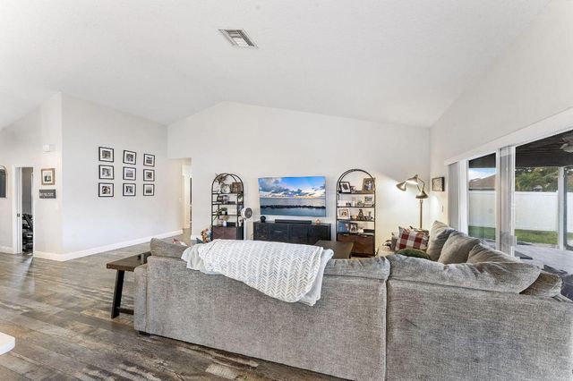 8289 Waccamaw Lane E, Lake Worth, FL 33467