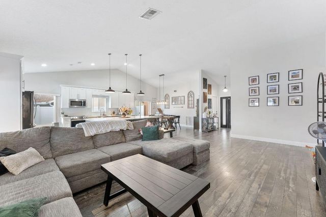 8289 Waccamaw Lane E, Lake Worth, FL 33467