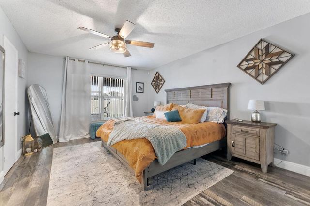 8289 Waccamaw Lane E, Lake Worth, FL 33467