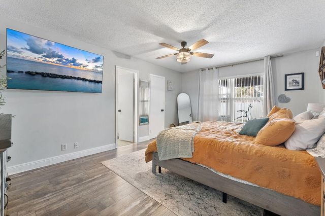 8289 Waccamaw Lane E, Lake Worth, FL 33467