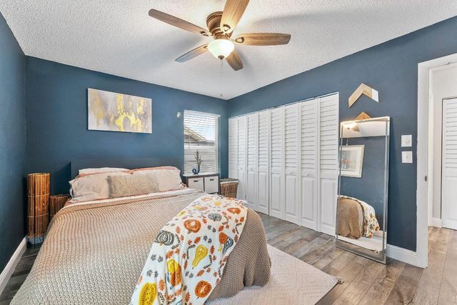 8289 Waccamaw Lane E, Lake Worth, FL 33467