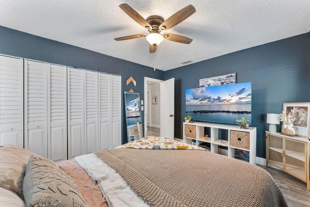 8289 Waccamaw Lane E, Lake Worth, FL 33467