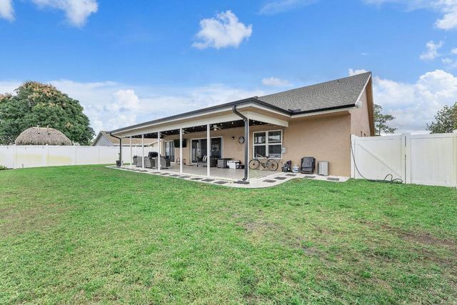 8289 Waccamaw Lane E, Lake Worth, FL 33467