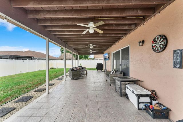 8289 Waccamaw Lane E, Lake Worth, FL 33467