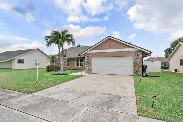 8289 Waccamaw Lane E, Lake Worth, FL 33467
