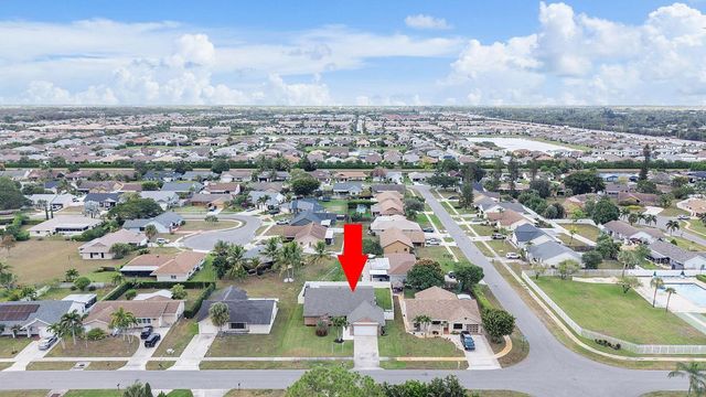 8289 Waccamaw Lane E, Lake Worth, FL 33467