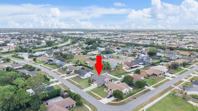 8289 Waccamaw Lane E, Lake Worth, FL 33467
