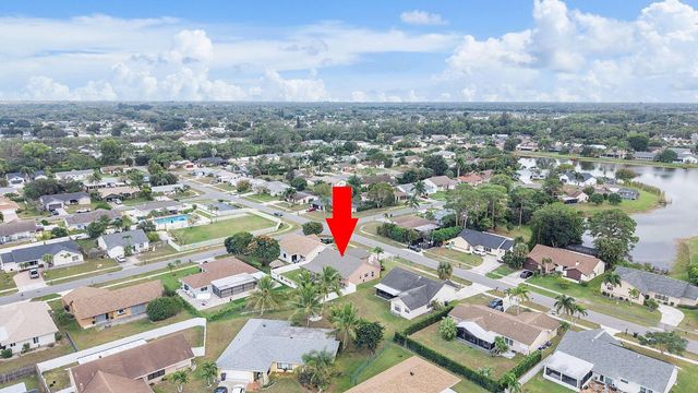 8289 Waccamaw Lane E, Lake Worth, FL 33467