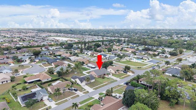 8289 Waccamaw Lane E, Lake Worth, FL 33467