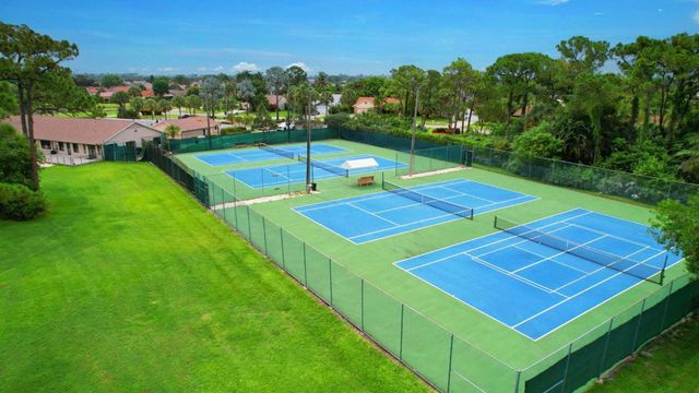 8289 Waccamaw Lane E, Lake Worth, FL 33467