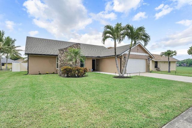 8289 Waccamaw Lane E, Lake Worth, FL 33467