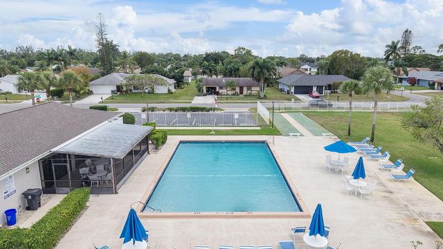 8289 Waccamaw Lane E, Lake Worth, FL 33467