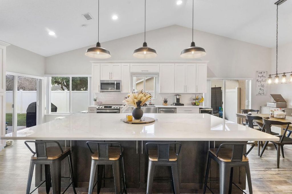 8289 Waccamaw Lane E, Lake Worth, FL 33467