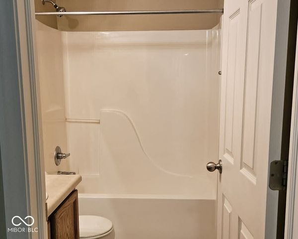 6192 N Woodhaven Drive, Mccordsville, IN 46055