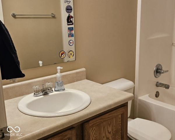 6192 N Woodhaven Drive, Mccordsville, IN 46055