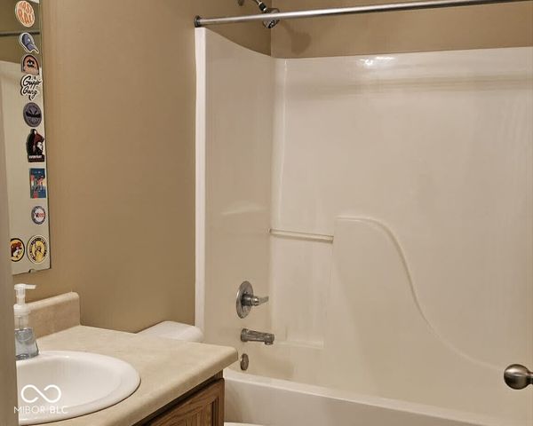 6192 N Woodhaven Drive, Mccordsville, IN 46055