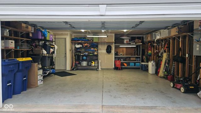 6192 N Woodhaven Drive, Mccordsville, IN 46055