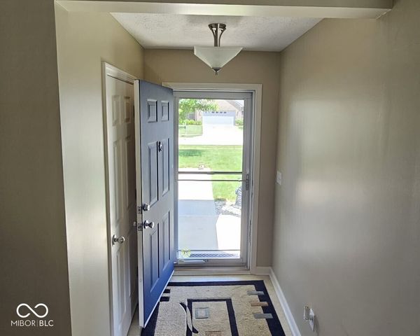 6192 N Woodhaven Drive, Mccordsville, IN 46055