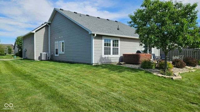 6192 N Woodhaven Drive, Mccordsville, IN 46055