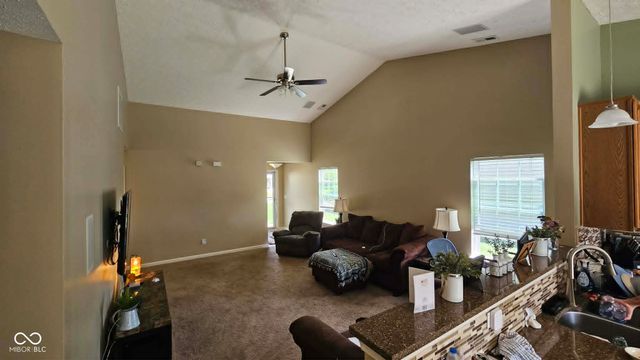 6192 N Woodhaven Drive, Mccordsville, IN 46055