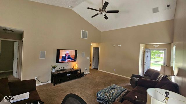 6192 N Woodhaven Drive, Mccordsville, IN 46055