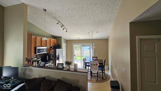 6192 N Woodhaven Drive, Mccordsville, IN 46055