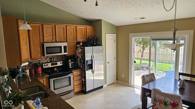 6192 N Woodhaven Drive, Mccordsville, IN 46055