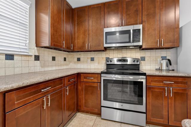 6119 Shadow Isle Lane, Houston, TX 77084