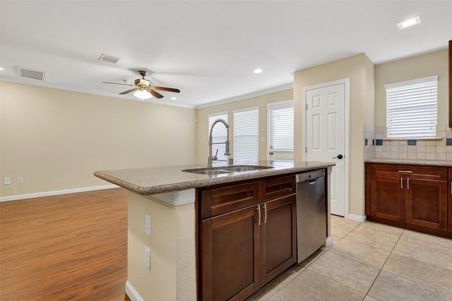 6119 Shadow Isle Lane, Houston, TX 77084