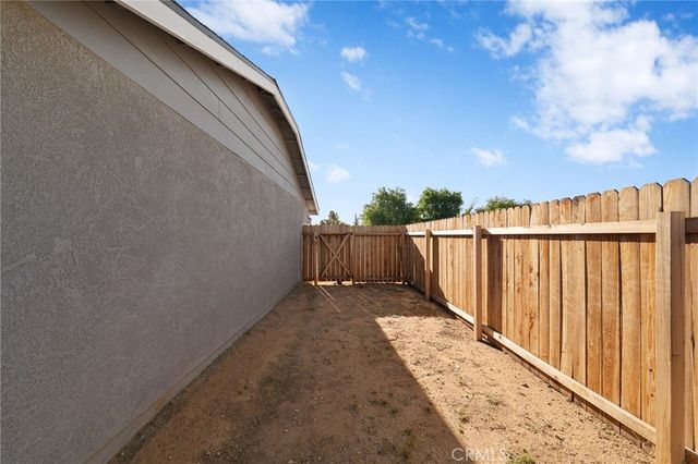 11410 Otowi Road, Apple Valley, CA 92308