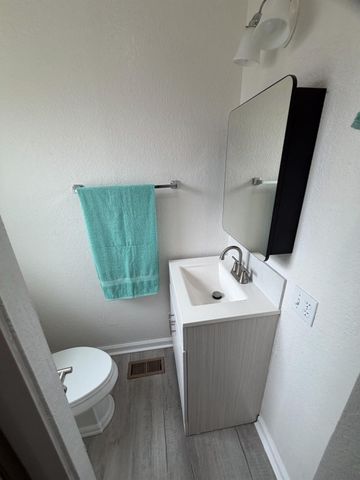 670 Mitchell Ave, Turlock, CA 95380