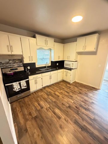 670 Mitchell Ave, Turlock, CA 95380