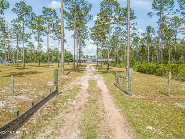 14157 GLEN FARMS Drive, Glen St. Mary, FL 32040