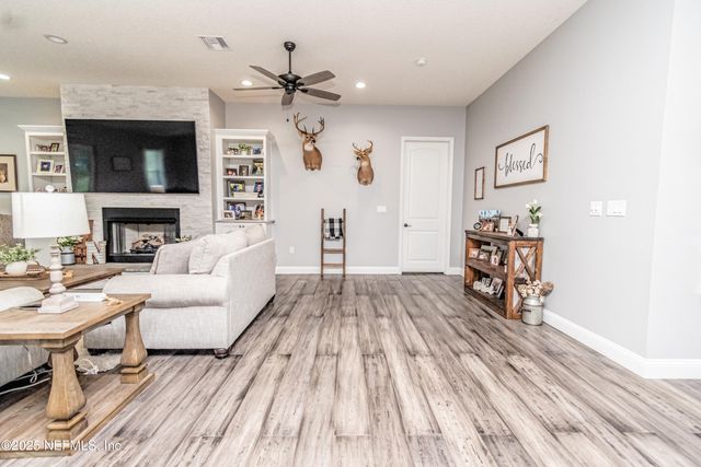 14157 GLEN FARMS Drive, Glen St. Mary, FL 32040