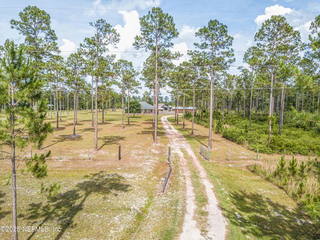 14157 GLEN FARMS Drive, Glen St. Mary, FL 32040