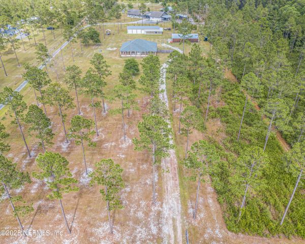 14157 GLEN FARMS Drive, Glen St. Mary, FL 32040