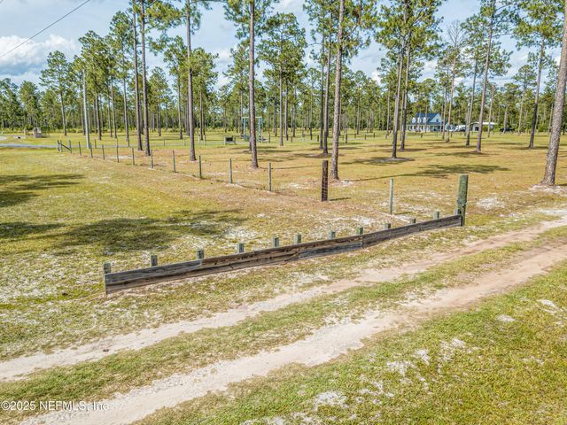 14157 GLEN FARMS Drive, Glen St. Mary, FL 32040