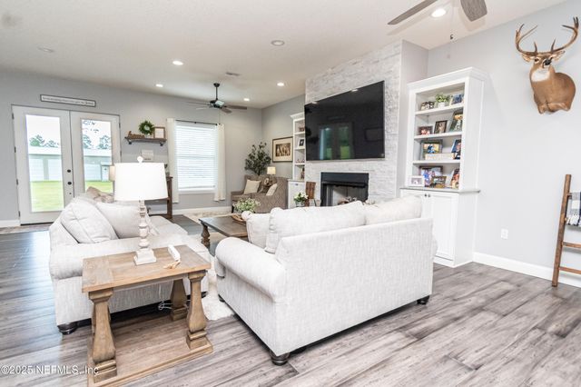 14157 GLEN FARMS Drive, Glen St. Mary, FL 32040