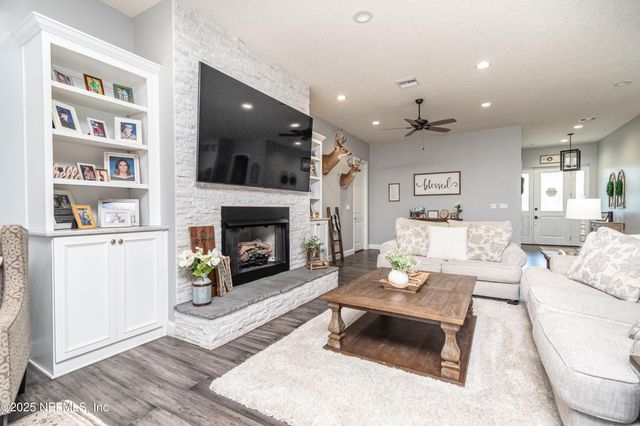 14157 GLEN FARMS Drive, Glen St. Mary, FL 32040