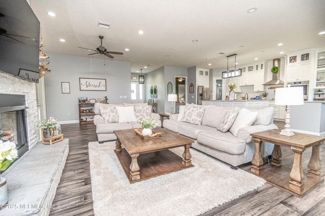 14157 GLEN FARMS Drive, Glen St. Mary, FL 32040