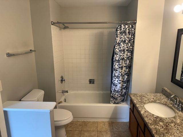 1108 Grand Lake Court 1108, Naperville, IL 60540