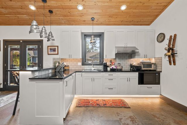 314 E Shore Rd, Nine Mile Falls, WA 99026