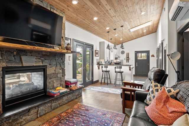 314 E Shore Rd, Nine Mile Falls, WA 99026