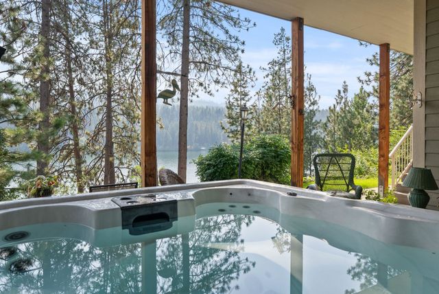 314 E Shore Rd, Nine Mile Falls, WA 99026