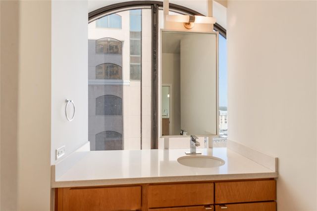 507 Sabine ST 707, Austin, TX 78701