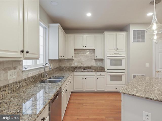 5638 KERTSCHER TER, Centreville, VA 20120