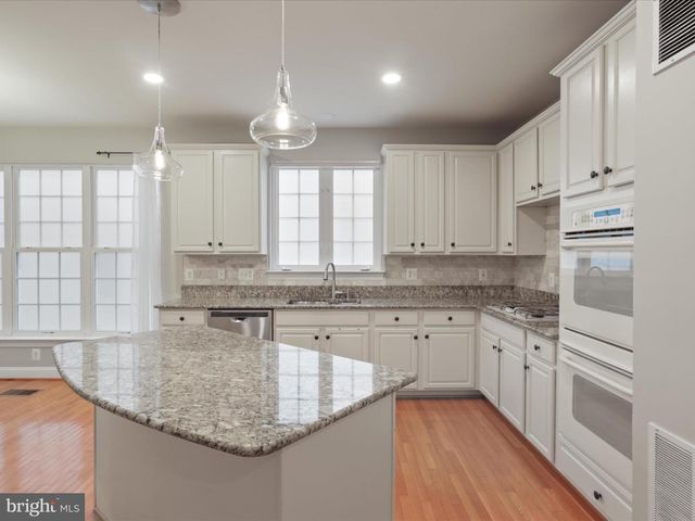 5638 KERTSCHER TER, Centreville, VA 20120
