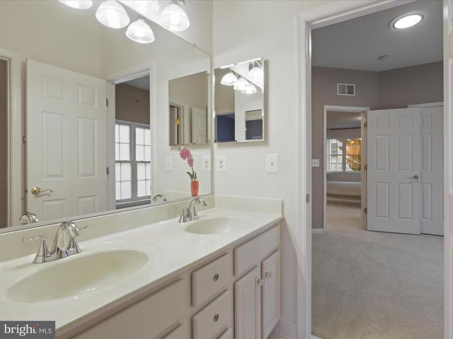 5638 KERTSCHER TER, Centreville, VA 20120