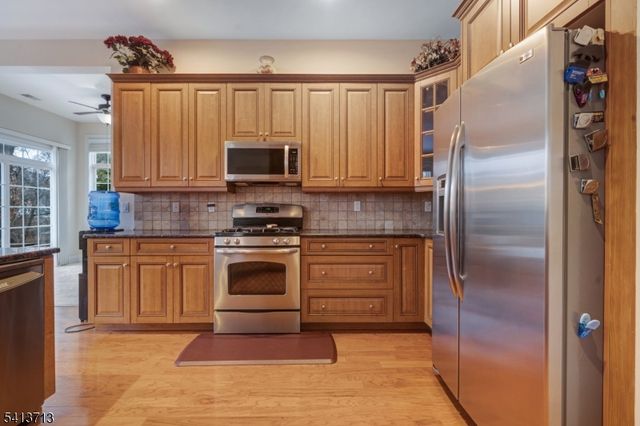 47 Schindler Ct, Franklin Twp., NJ 08873